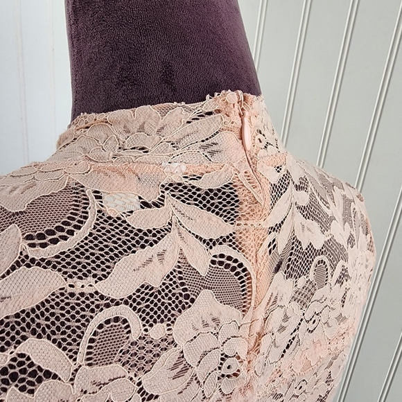 Guess Women's Blush Pink Lace Top Blouse Zip Back Short Sleeve Stretch XS - Picture 5 of 12